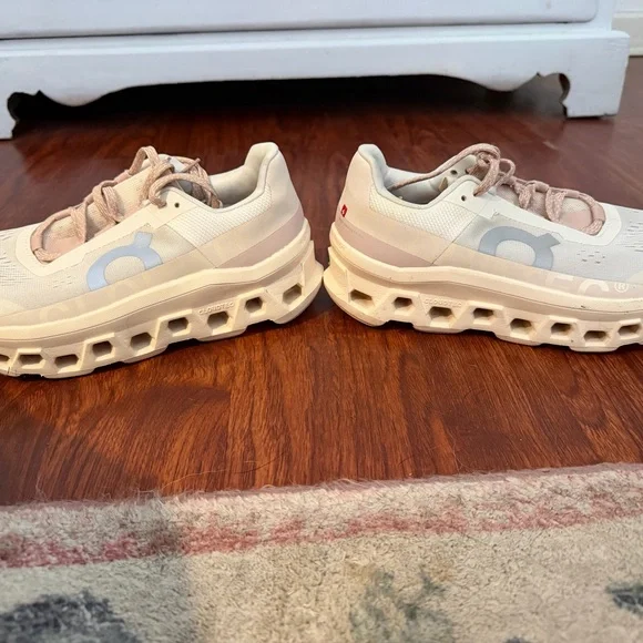 On Running Cream and Blue Sneakers - Picture 4 of 4